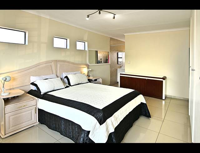 4 BEDROOM CLUSTER FOR SALE IN COUNTRY VIEW